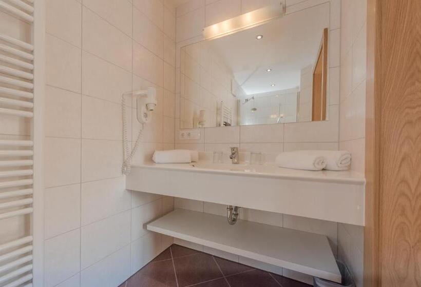 اتاق لوکس, Cafe Pension Kitzer