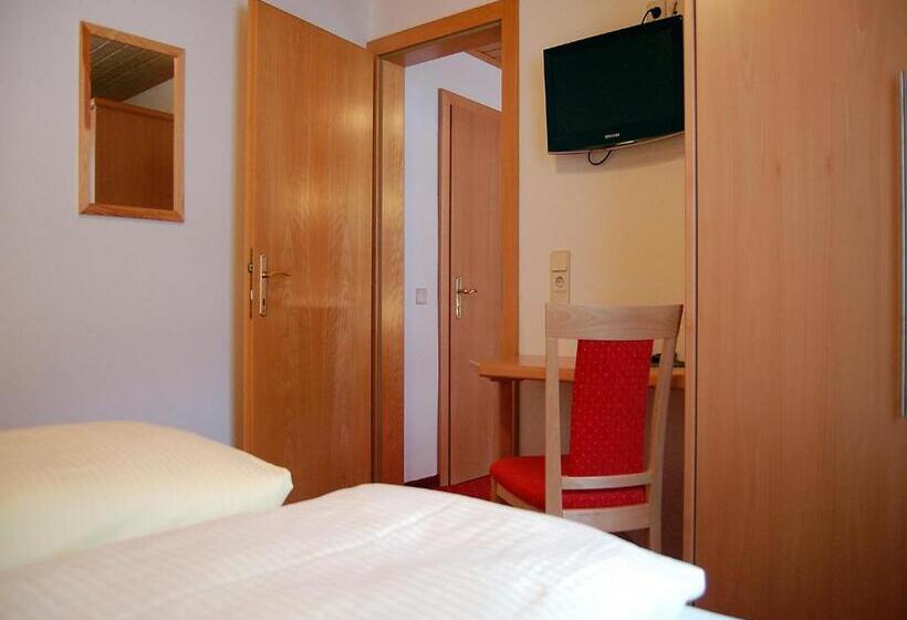 اتاق کلاسیک چهارنفره, Cafe Pension Kitzer