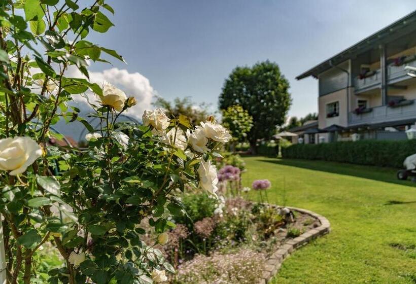 اتاق لوکس خانوادگی, Cafe Pension Kitzer