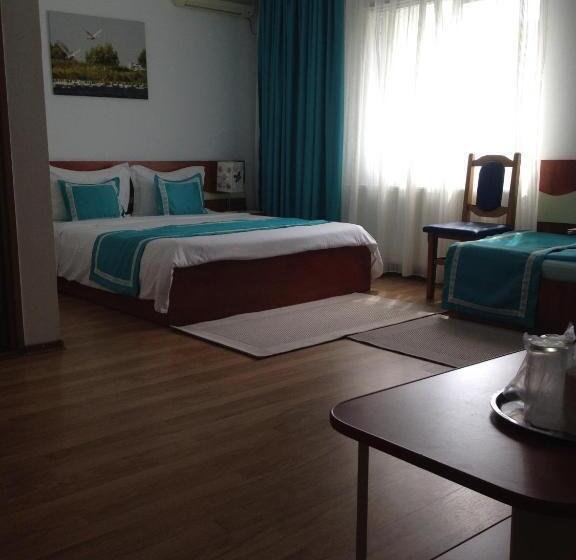 اتاق استاندارد سه نفره, Marina House