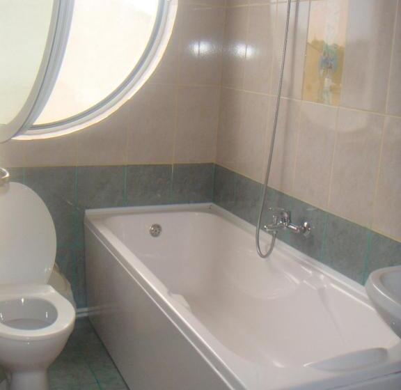 اتاق خانوادگی, Marina House