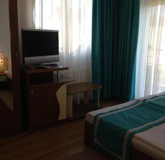 اتاق خانوادگی, Marina House