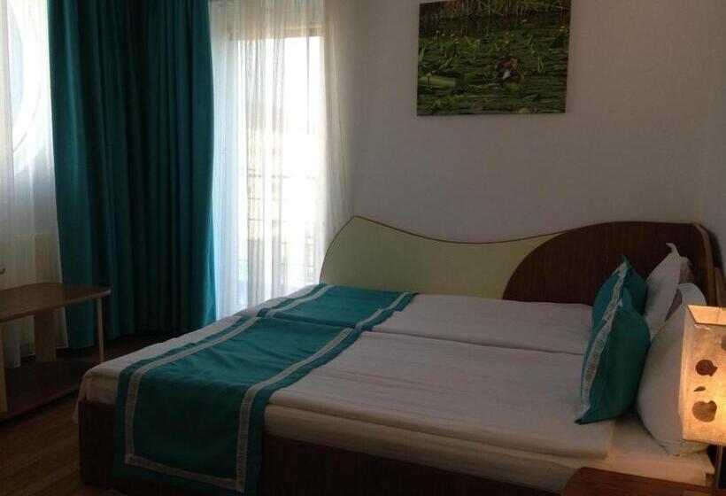 اتاق خانوادگی, Marina House