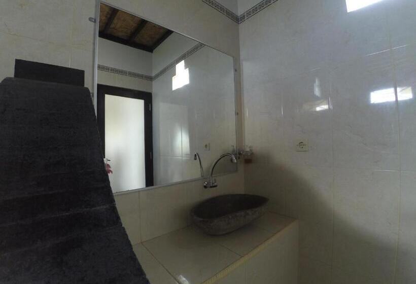 חדר משפחתי, The Bbq Guest House