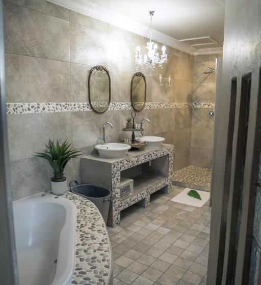 スーペリアースイート, Big 5 Guest House Witbank