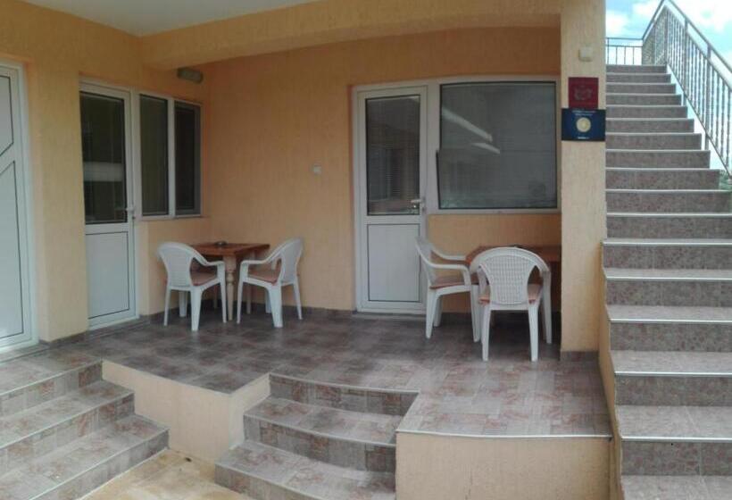 标准间带露台, Eleonor Guest House