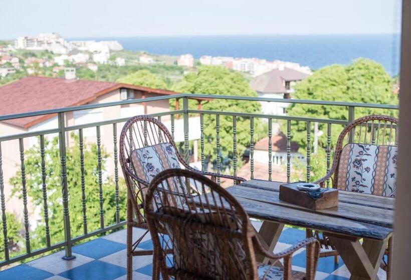 带1个卧室的带阳台的公寓, Eleonor Guest House