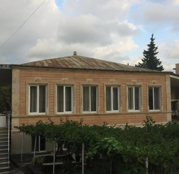 اتاق استاندارد با چشم‌انداز باغ, Giorgi's Homestay