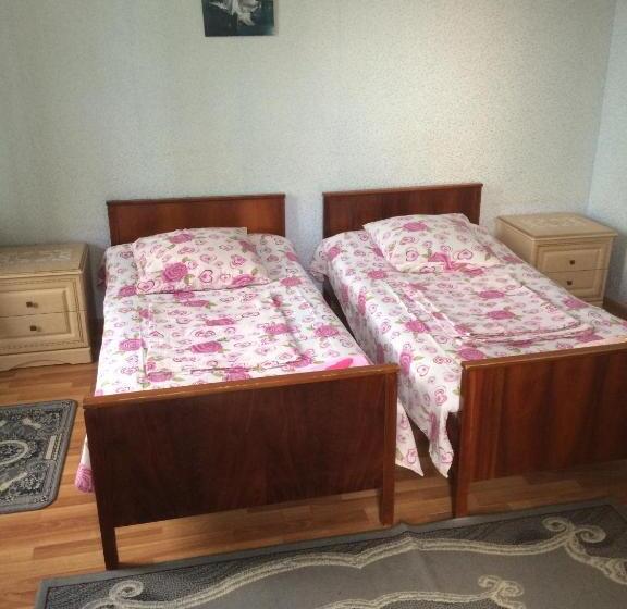 اتاق استاندارد با چشم‌انداز باغ, Giorgi's Homestay