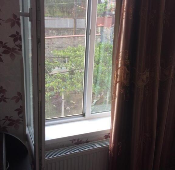 اتاق استاندارد با بالکن, Giorgi's Homestay