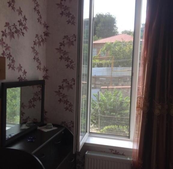 اتاق استاندارد با بالکن, Giorgi's Homestay