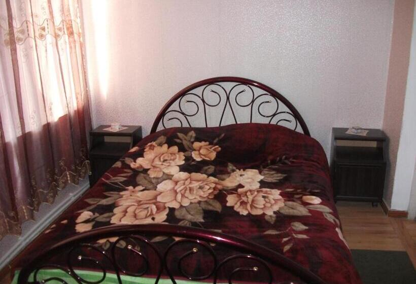 اتاق استاندارد با بالکن, Giorgi's Homestay