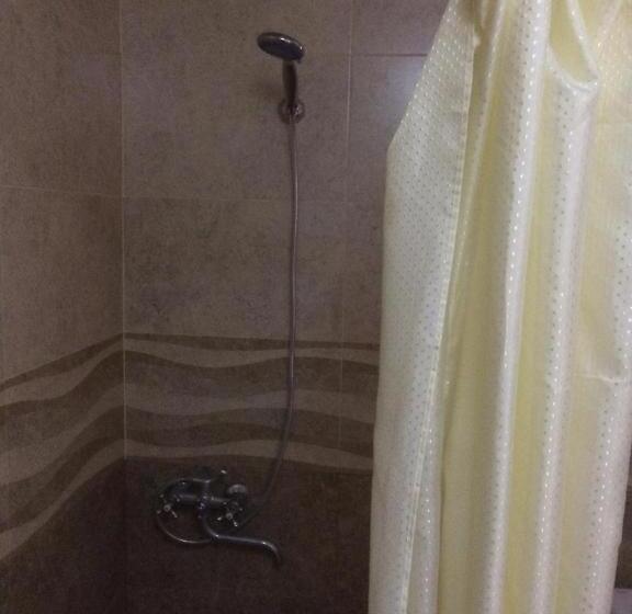 اتاق استاندارد چهار تخته, Giorgi's Homestay