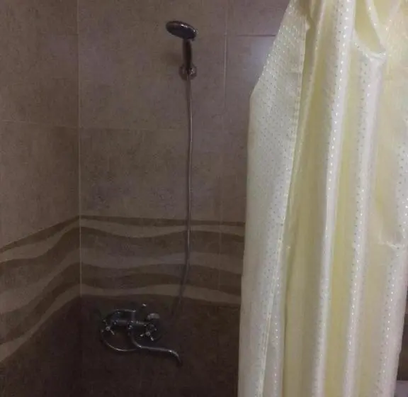 اتاق استاندارد چهار تخته, Giorgi's Homestay