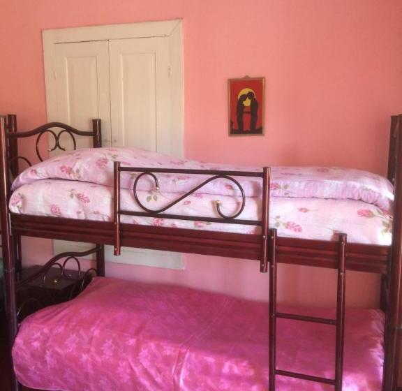 اتاق استاندارد چهار تخته, Giorgi's Homestay