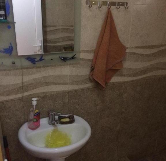 اتاق استاندارد چهار تخته, Giorgi's Homestay