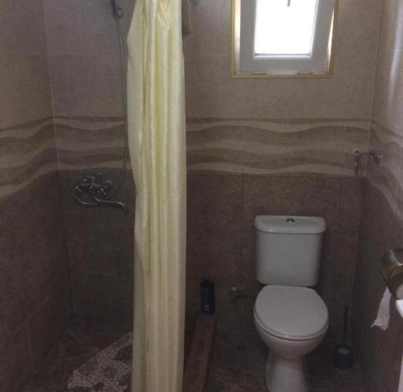 اتاق استاندارد چهار تخته, Giorgi's Homestay