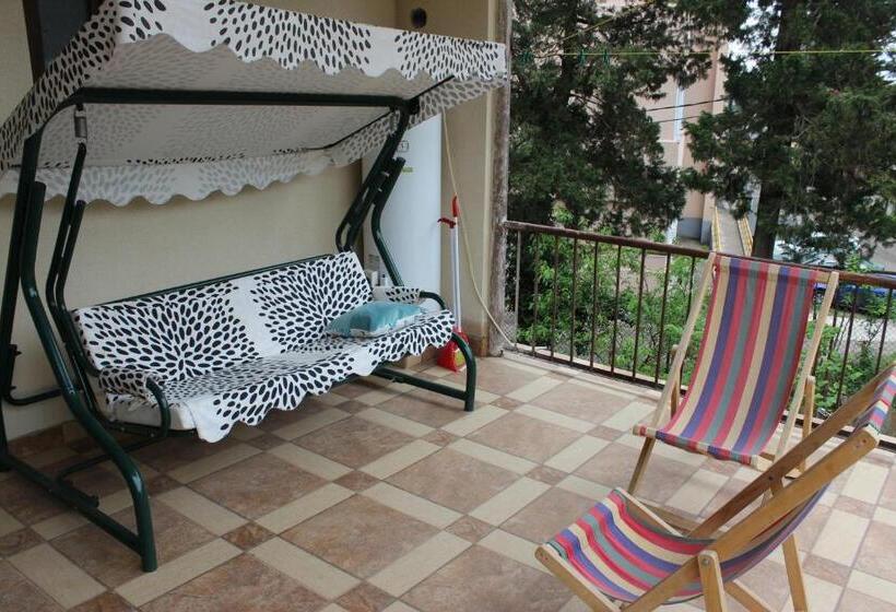 اتاق لوکس, Giorgi's Homestay