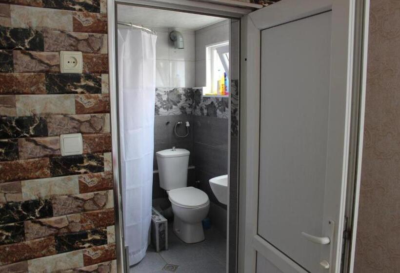 اتاق لوکس, Giorgi's Homestay