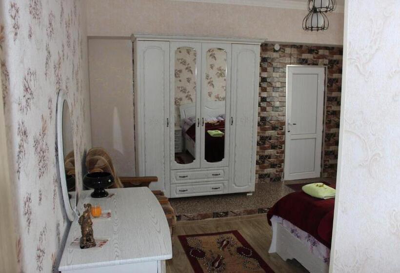 اتاق لوکس, Giorgi's Homestay
