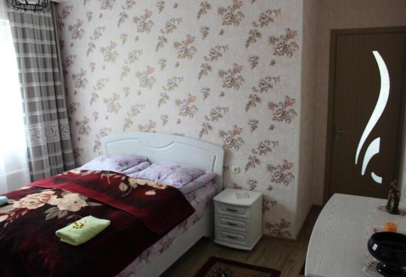 اتاق لوکس, Giorgi's Homestay
