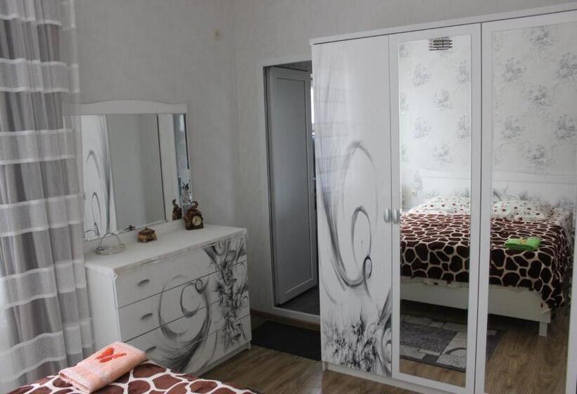 اتاق استاندارد, Giorgi's Homestay