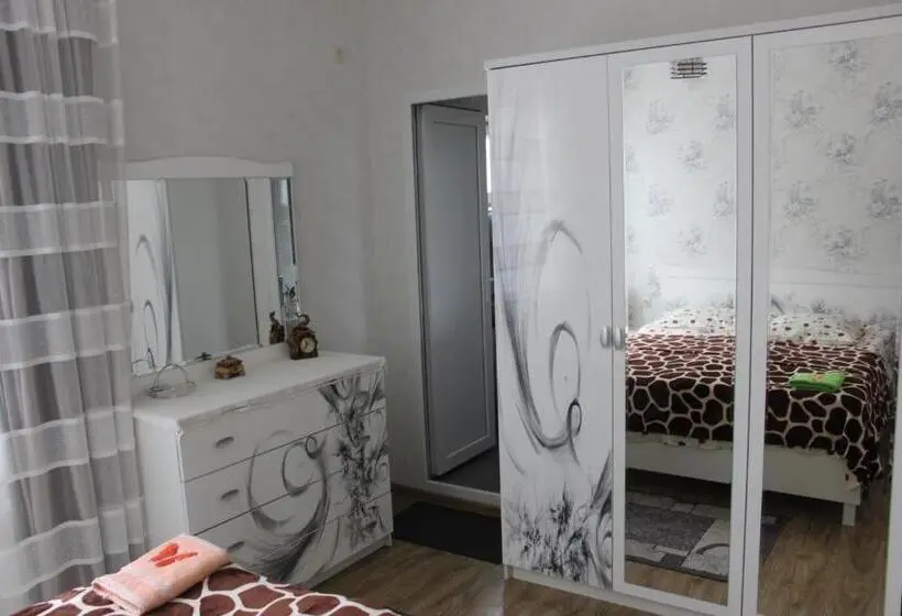 اتاق استاندارد, Giorgi's Homestay
