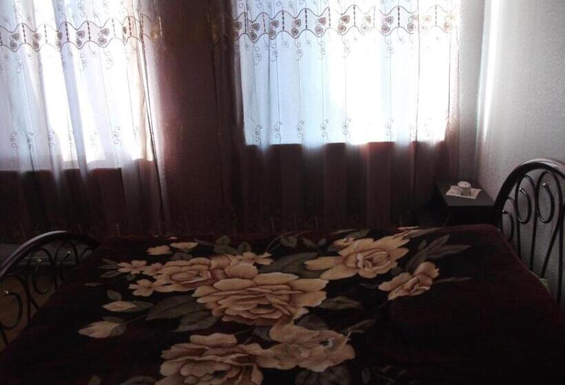 اتاق استاندارد با بالکن, Giorgi's Homestay