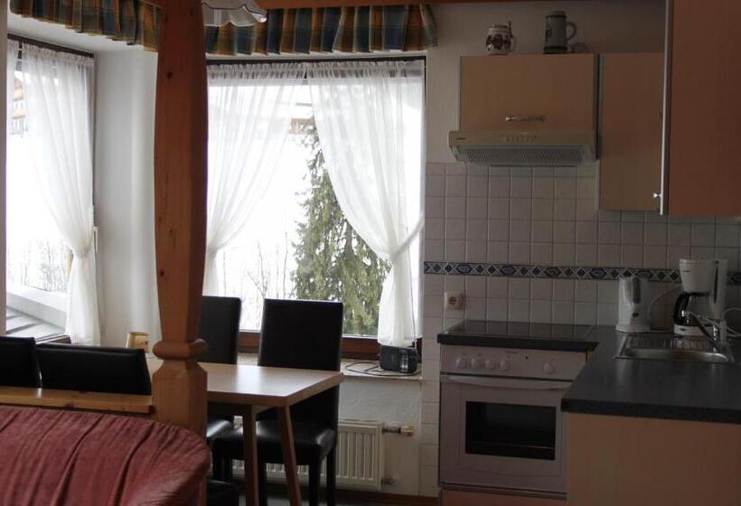 شقة غرفتين نوم مزودة بشُرفة, Gästehaus Trude Waltl