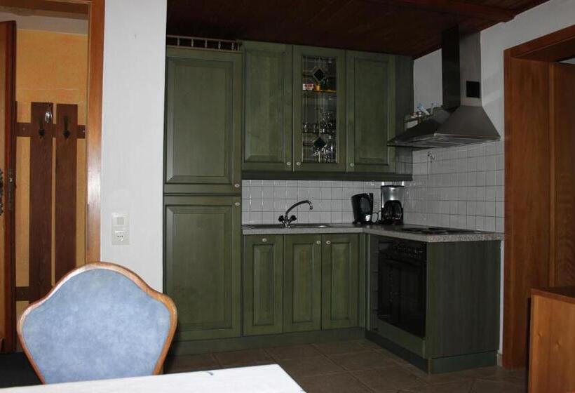 شقة غرفتين نوم مزودة بتراس, Gästehaus Trude Waltl