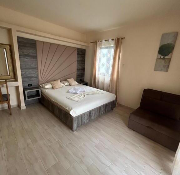 اتاق استاندارد چهارنفره با بالکن, Guesthouse Liamra