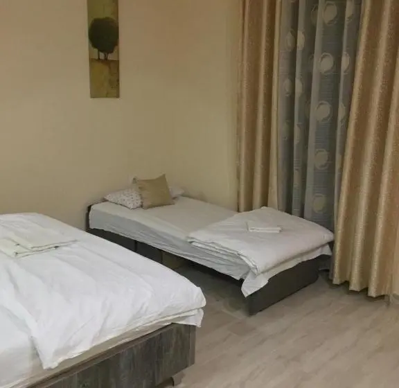 اتاق استاندارد چهارنفره با بالکن, Guesthouse Liamra