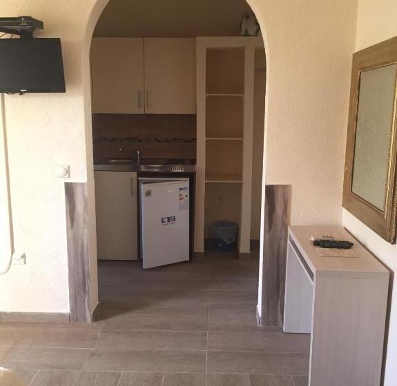 استودیوی استاندارد, Guesthouse Liamra
