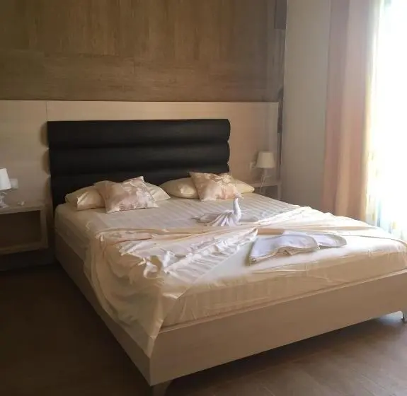 استودیوی استاندارد, Guesthouse Liamra