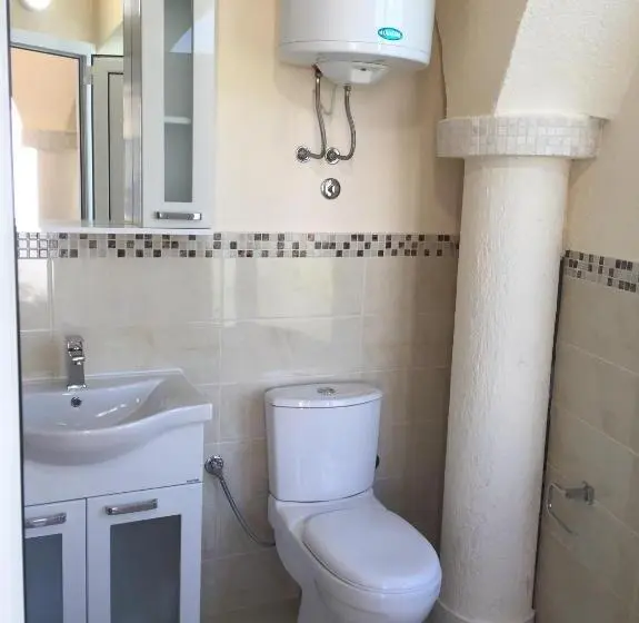 استودیوی لوکس, Guesthouse Liamra