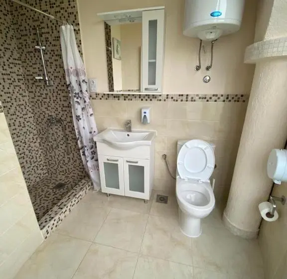 استودیوی لوکس, Guesthouse Liamra