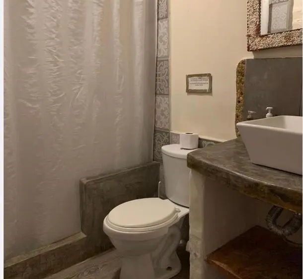 Perhehuone, Hospedaje La Quebrada