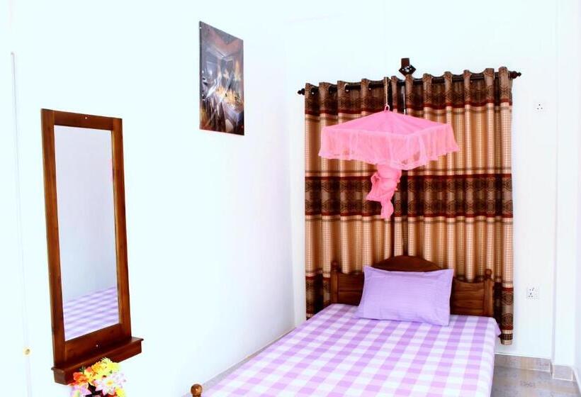 Номер Стандарт Индивидуальный без Кондиционера, King Fish Guest House
