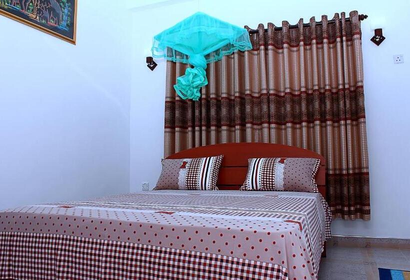 Номер Стандарт без Кондиционера, King Fish Guest House