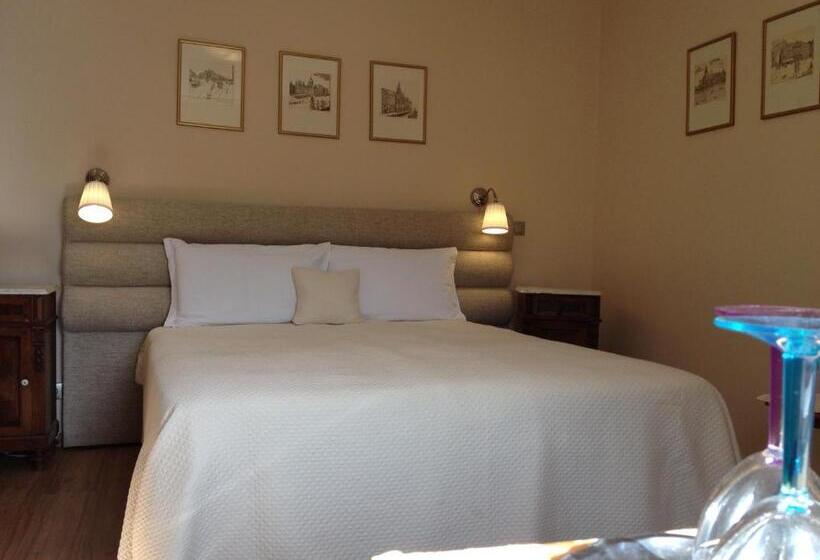 غرفة أساسية, Mandula Ház