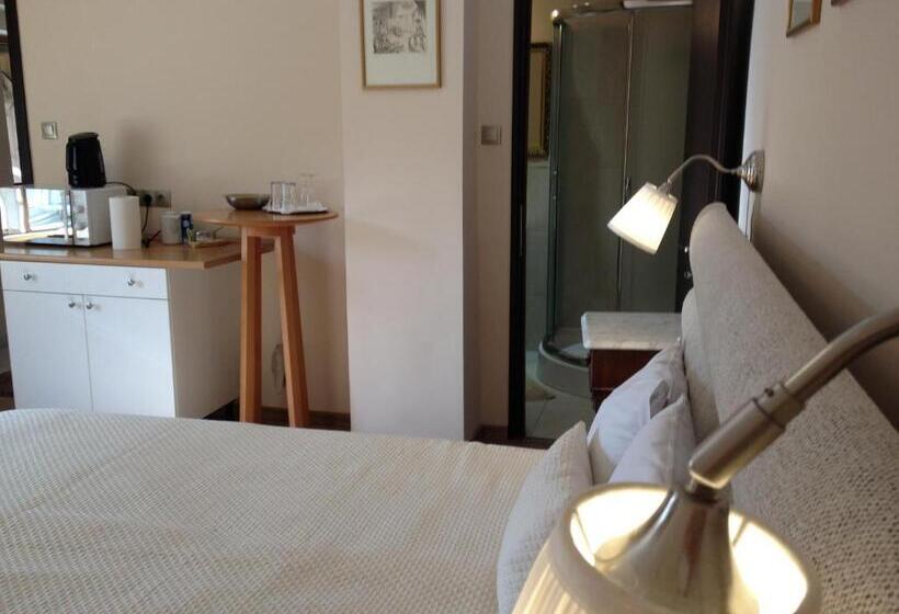 غرفة أساسية, Mandula Ház