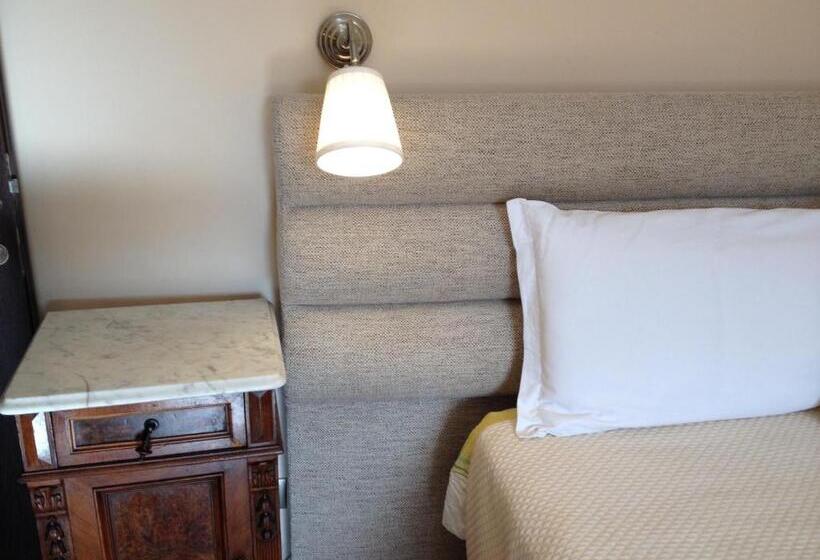 غرفة أساسية, Mandula Ház