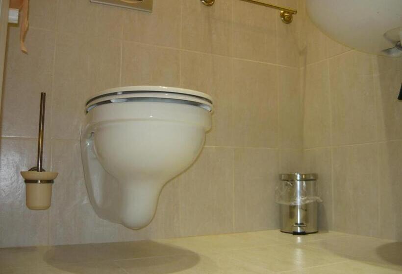 غرفة قياسية, Mandula Ház