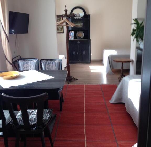 غرفة قياسية, Mandula Ház