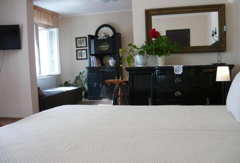 غرفة قياسية, Mandula Ház