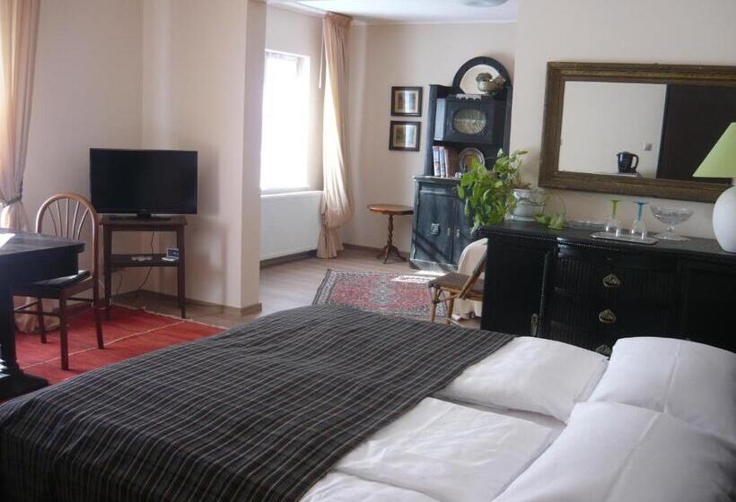 غرفة قياسية, Mandula Ház