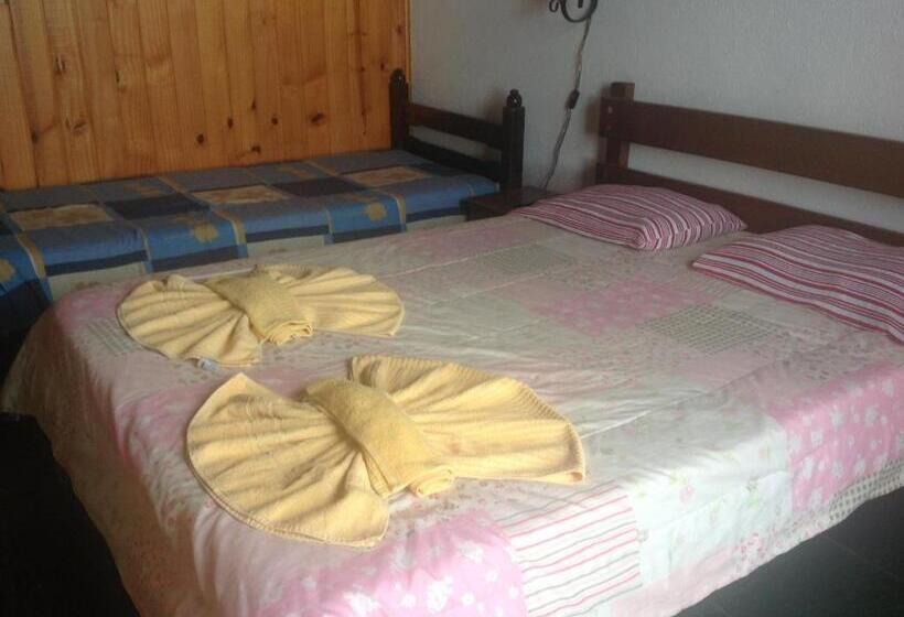 Quarto Triplo Estandar com Sacada, Pousada Cachyto De Cielo