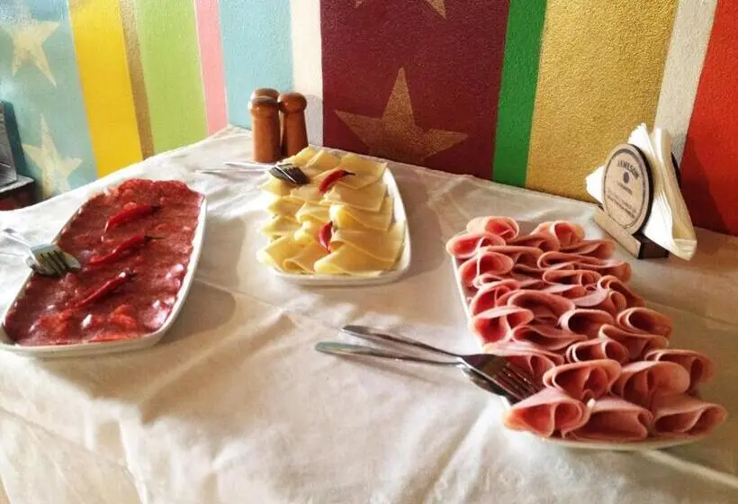 اتاق استاندارد چهار تخته, Pension Alfa & Whisky Pub