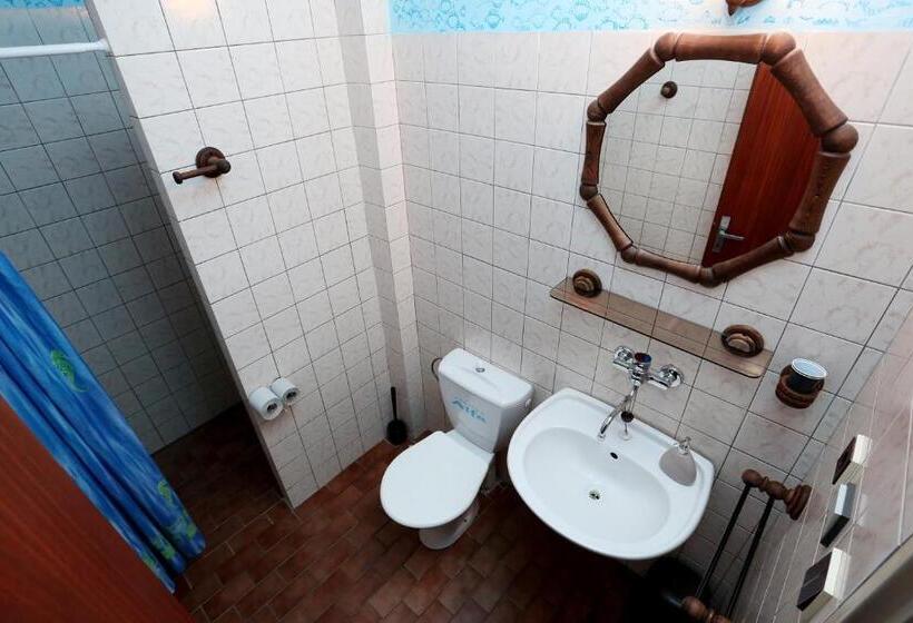 4인용 스탠다드 룸, Pension Alfa & Whisky Pub