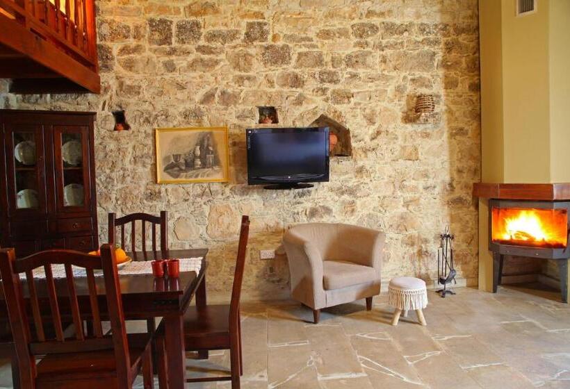 סטודיו משפחתי, Agrovino Lofou